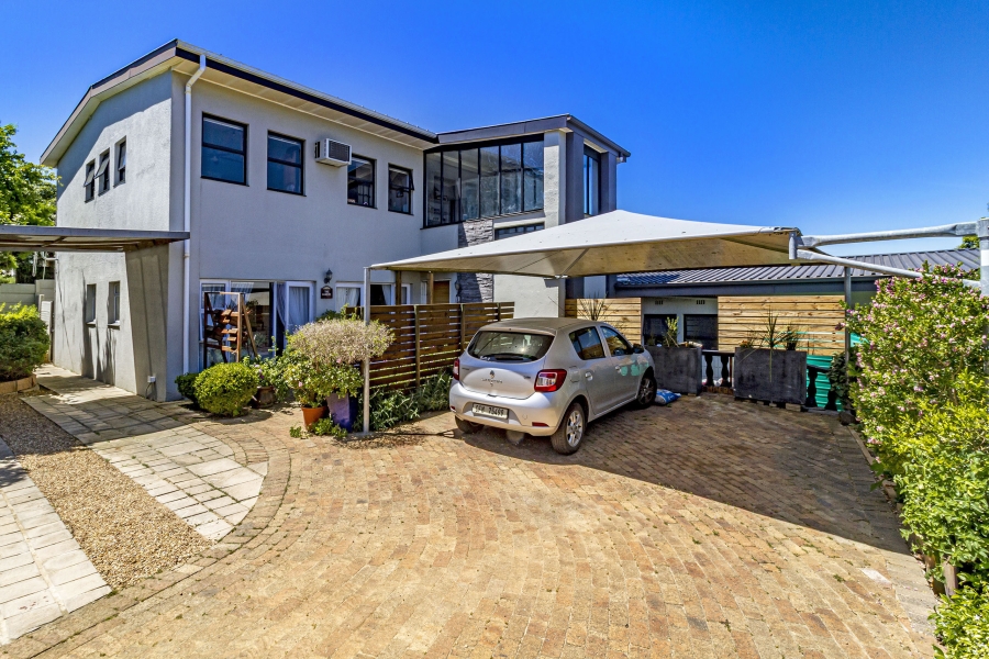 5 Bedroom Property for Sale in Heldervue Western Cape